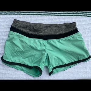 Luluemon Size 6 : 4” Shorts